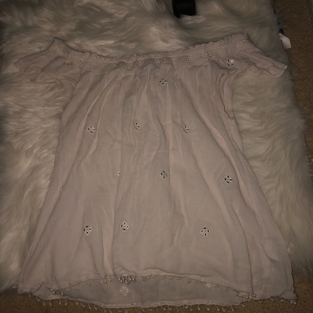 AMERICAN EAGLE OFF THE SHOULDER CUTE SHIRT